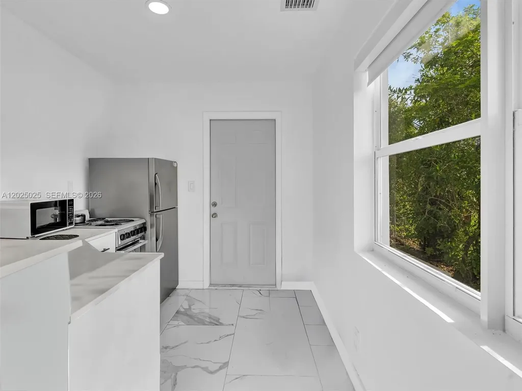 Hollywood FL 33023