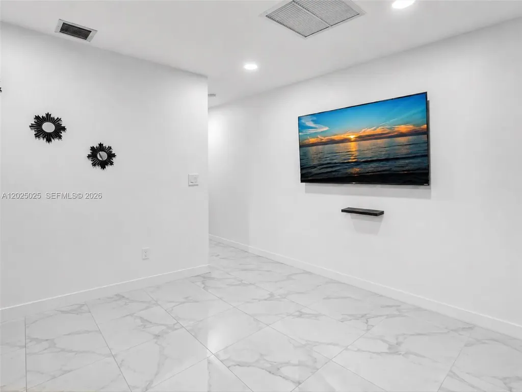 Hollywood FL 33023