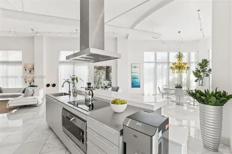 2001 Meridian Avenue Miami Beach FL 33139