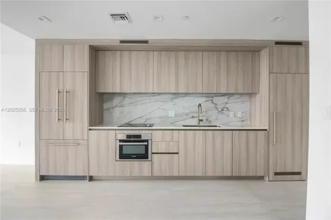 77 SE 5th Street Miami FL 33131