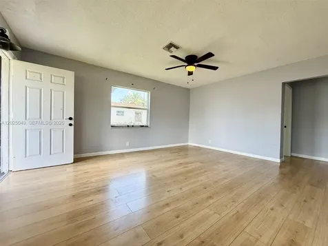 4030 SW 28th Street West Park FL 33023