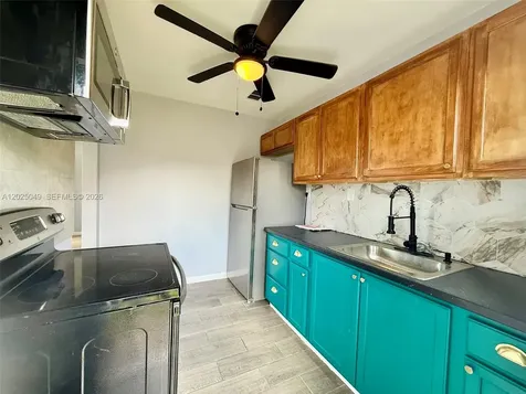 4030 SW 28th Street West Park FL 33023