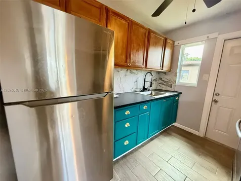 4030 SW 28th Street West Park FL 33023
