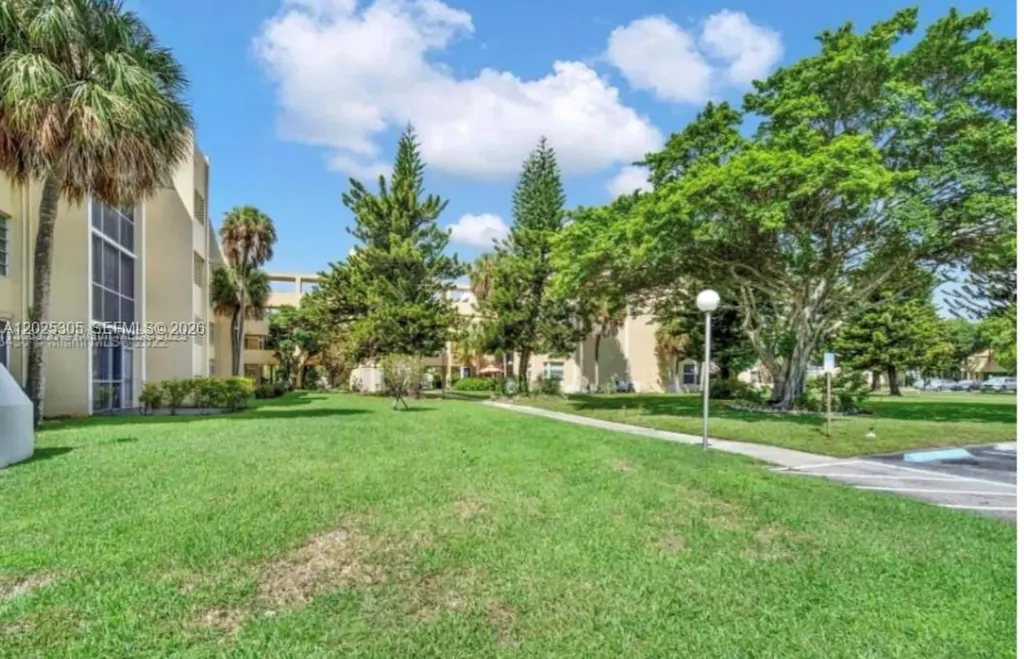 942 NE 199th Street Miami FL 33179