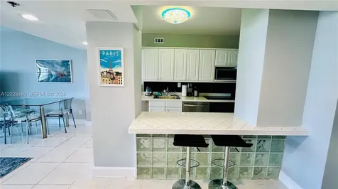 100 Lincoln Road Miami Beach FL 33139