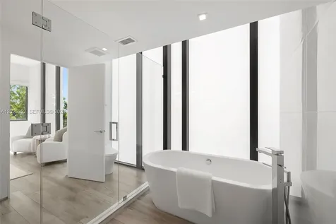 1525 Bay Road Miami Beach FL 33139