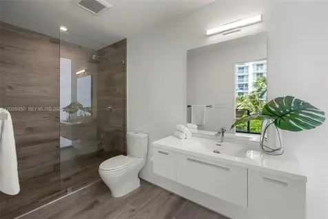 1525 Bay Road Miami Beach FL 33139