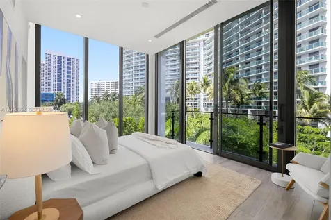 1525 Bay Road Miami Beach FL 33139