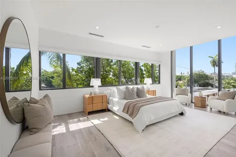 1525 Bay Road Miami Beach FL 33139