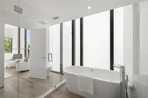 1525 Bay Road Miami Beach FL 33139