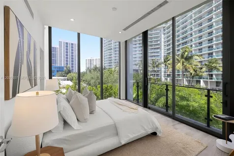 1525 Bay Road Miami Beach FL 33139