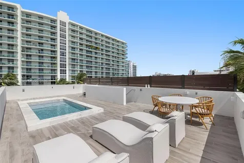 1525 Bay Road Miami Beach FL 33139
