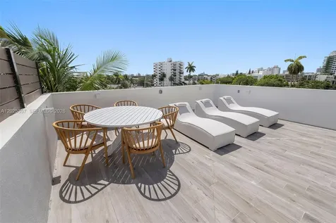 1525 Bay Road Miami Beach FL 33139