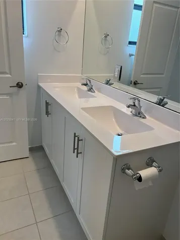 11384 W 34th Way Hialeah FL 33018