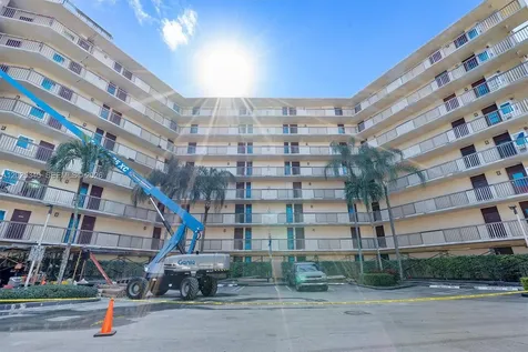 3101 N Country Club Drive Aventura FL 33180