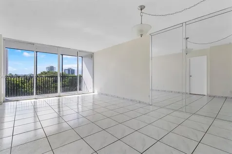 3101 N Country Club Drive Aventura FL 33180