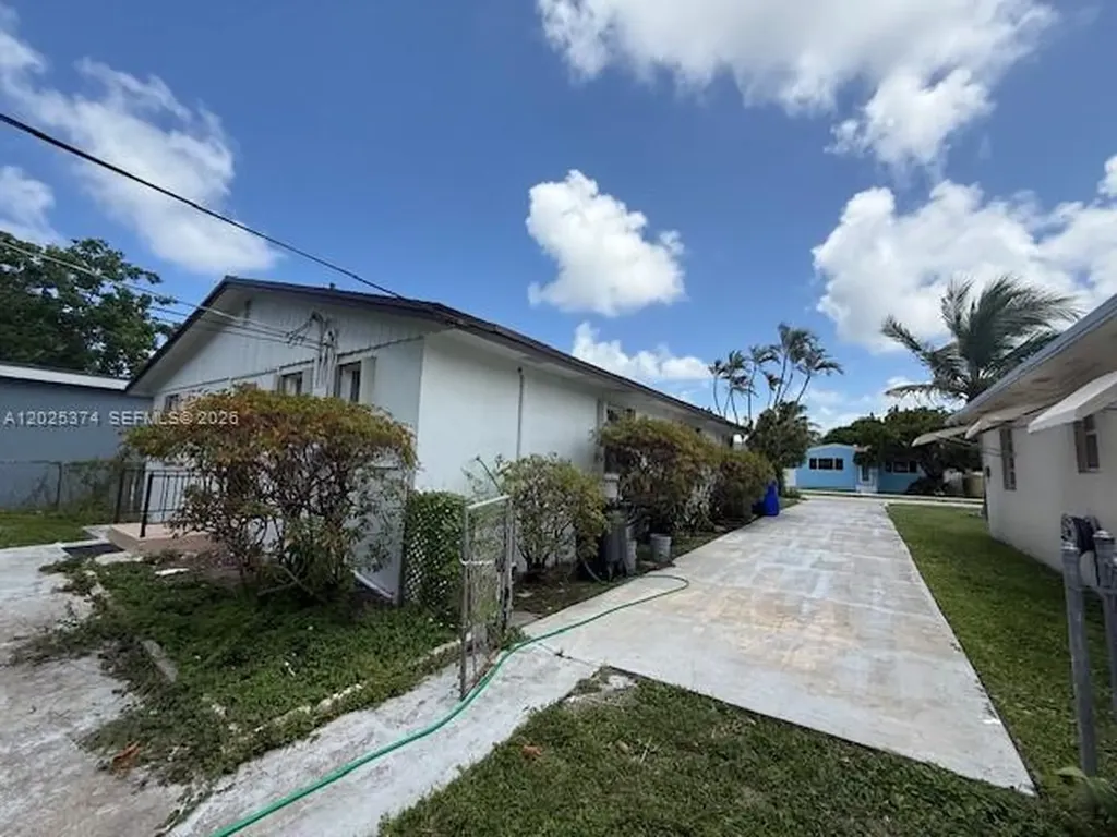 2711 Dewey Street Hollywood FL 33020
