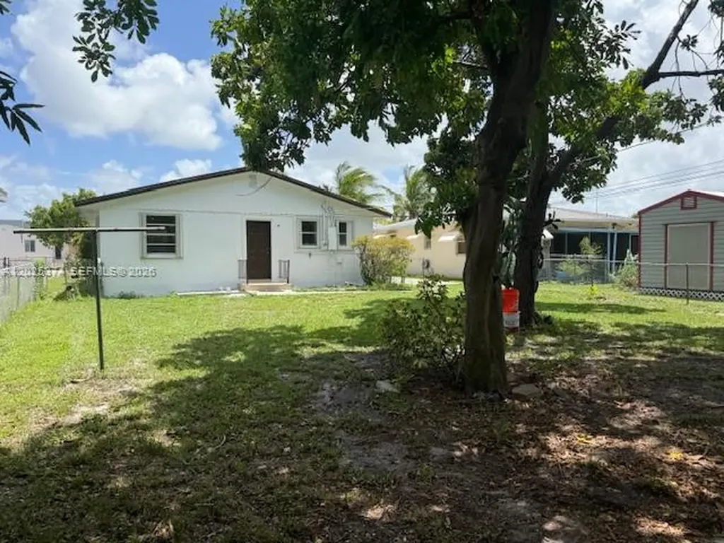 2711 Dewey Street Hollywood FL 33020