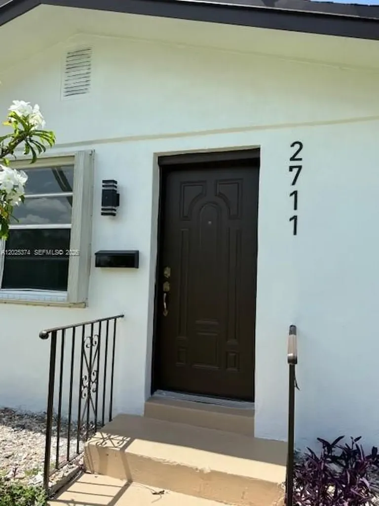 2711 Dewey Street Hollywood FL 33020