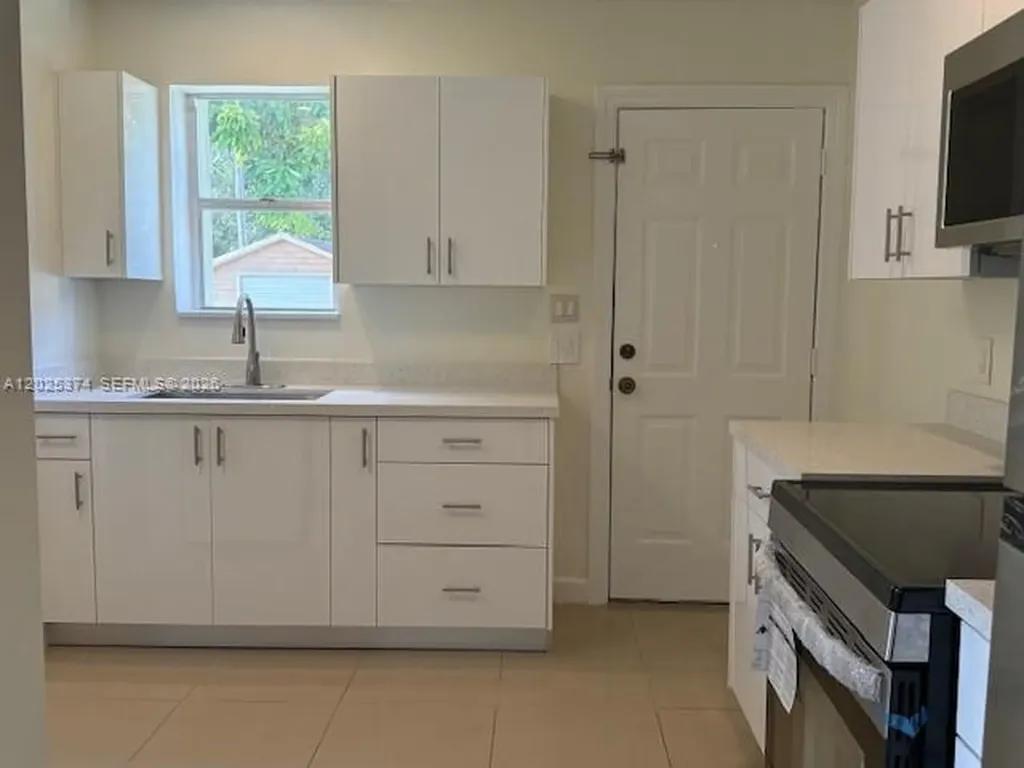 2711 Dewey Street Hollywood FL 33020