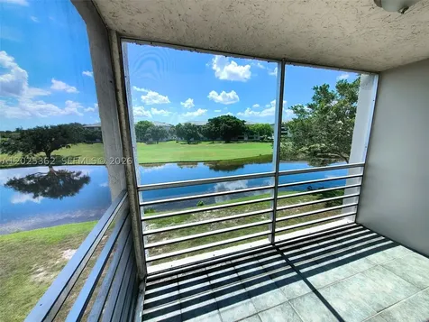 9230 Lagoon Place Davie FL 33324