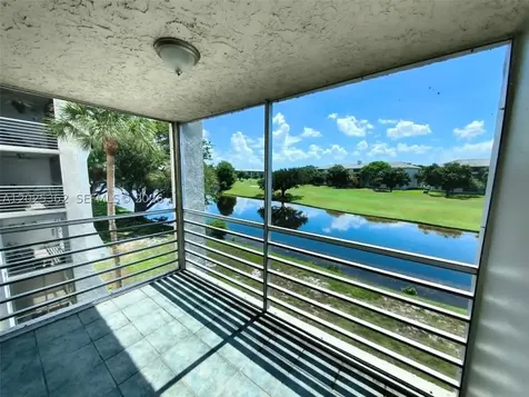 9230 Lagoon Place Davie FL 33324