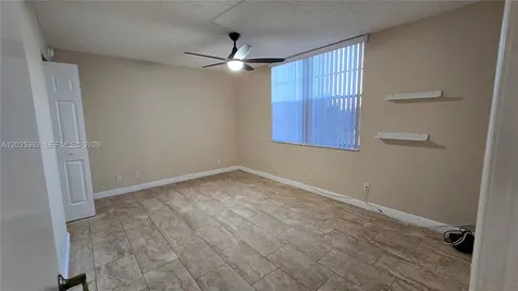 9230 Lagoon Place Davie FL 33324