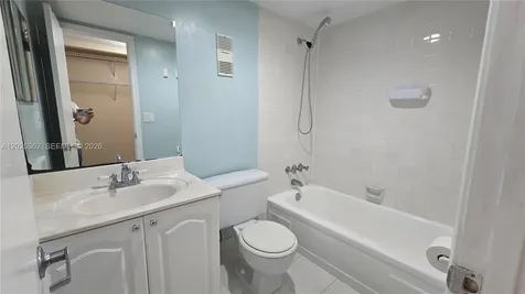9230 Lagoon Place Davie FL 33324