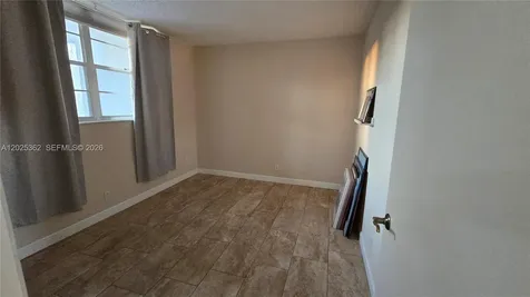 9230 Lagoon Place Davie FL 33324