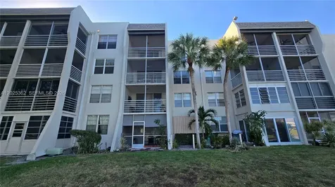 9230 Lagoon Place Davie FL 33324