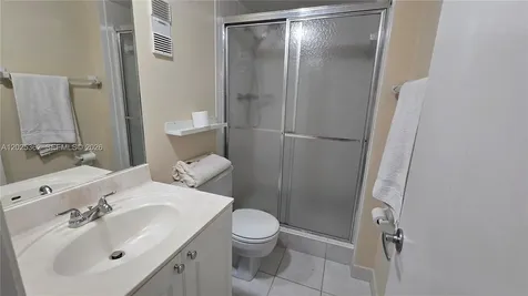 9230 Lagoon Place Davie FL 33324