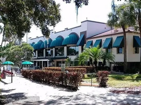 9230 Lagoon Place Davie FL 33324