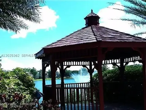 9230 Lagoon Place Davie FL 33324