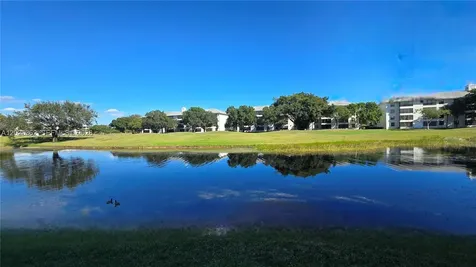 9230 Lagoon Place Davie FL 33324