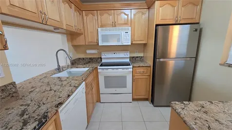 9230 Lagoon Place Davie FL 33324