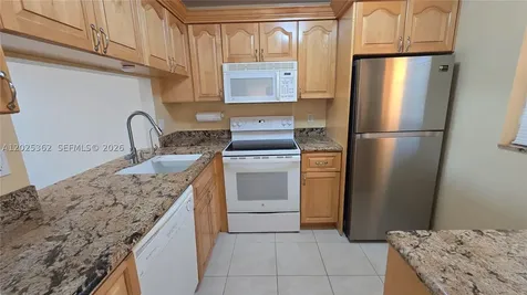 9230 Lagoon Place Davie FL 33324