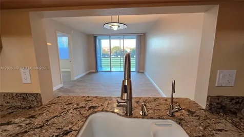 9230 Lagoon Place Davie FL 33324