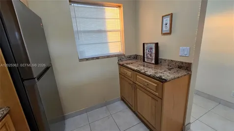 9230 Lagoon Place Davie FL 33324