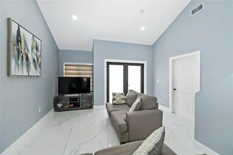 9046 NW 121st Terrace Hialeah Gardens FL 33018