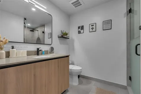 121 NE 5th Street Miami FL 33132