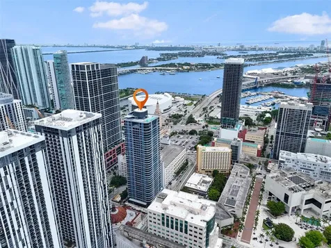 121 NE 5th Street Miami FL 33132