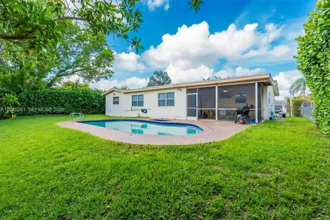 1620 NW 122nd Avenue Pembroke Pines FL 33026