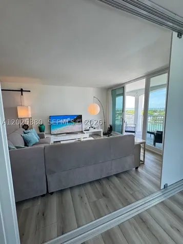 5401 Collins Avenue Miami Beach FL 33140