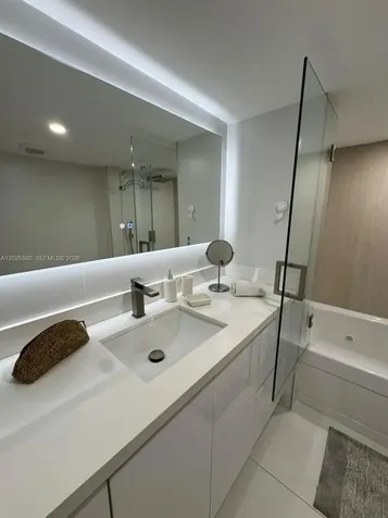 5401 Collins Avenue Miami Beach FL 33140