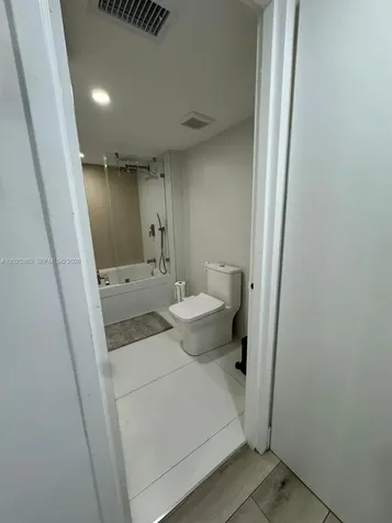 5401 Collins Avenue Miami Beach FL 33140