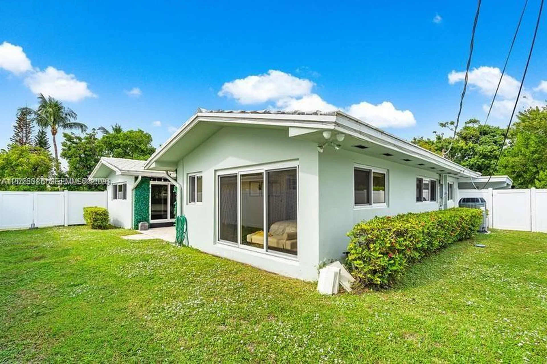 2200 SE 19 Street Fort Lauderdale FL 33316