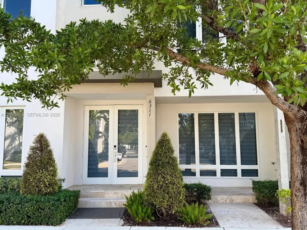 6311 NW 103rd Passage Doral FL 33178