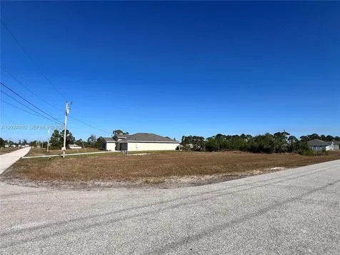 3239 NE 9 Avenue Cape Coral FL 33909