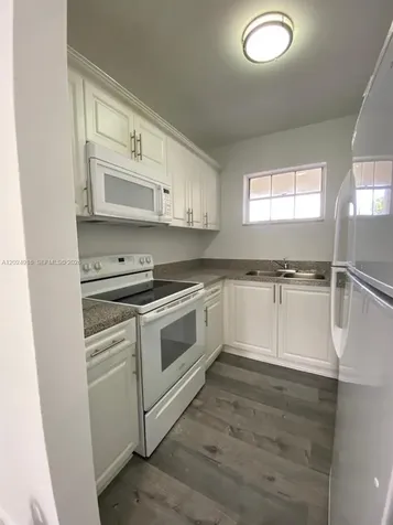 2460 Taylor Street Hollywood FL 33020