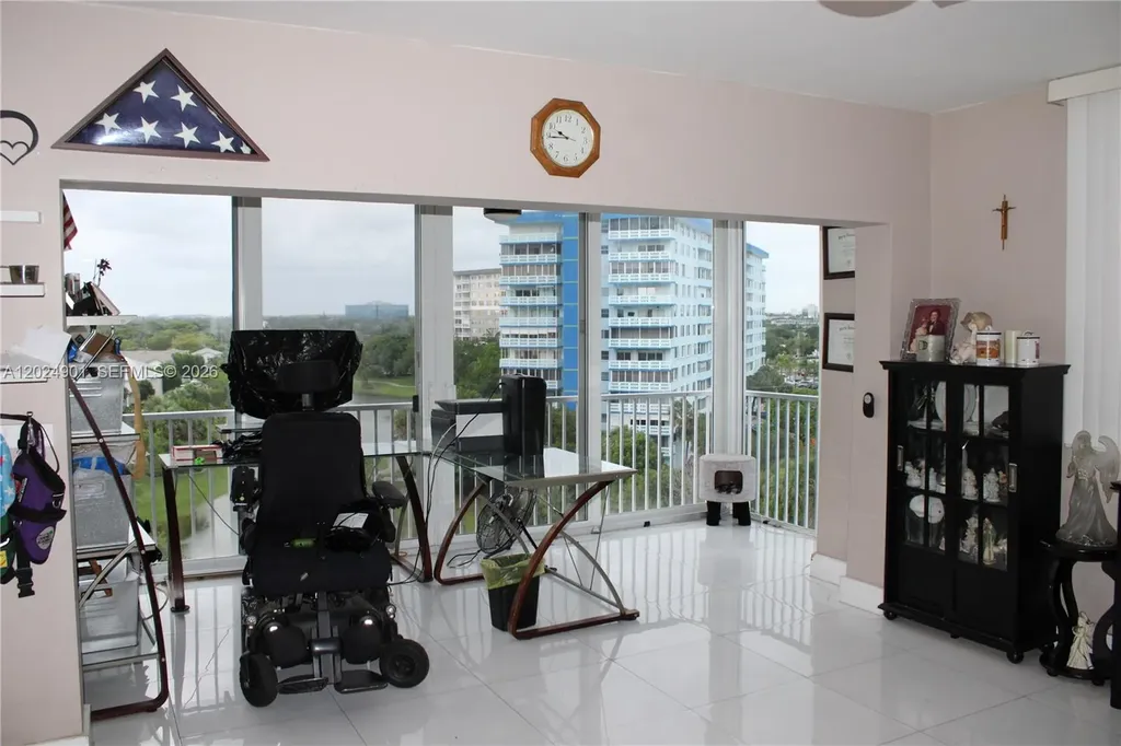 4200 Hillcrest Drive Hollywood FL 33021